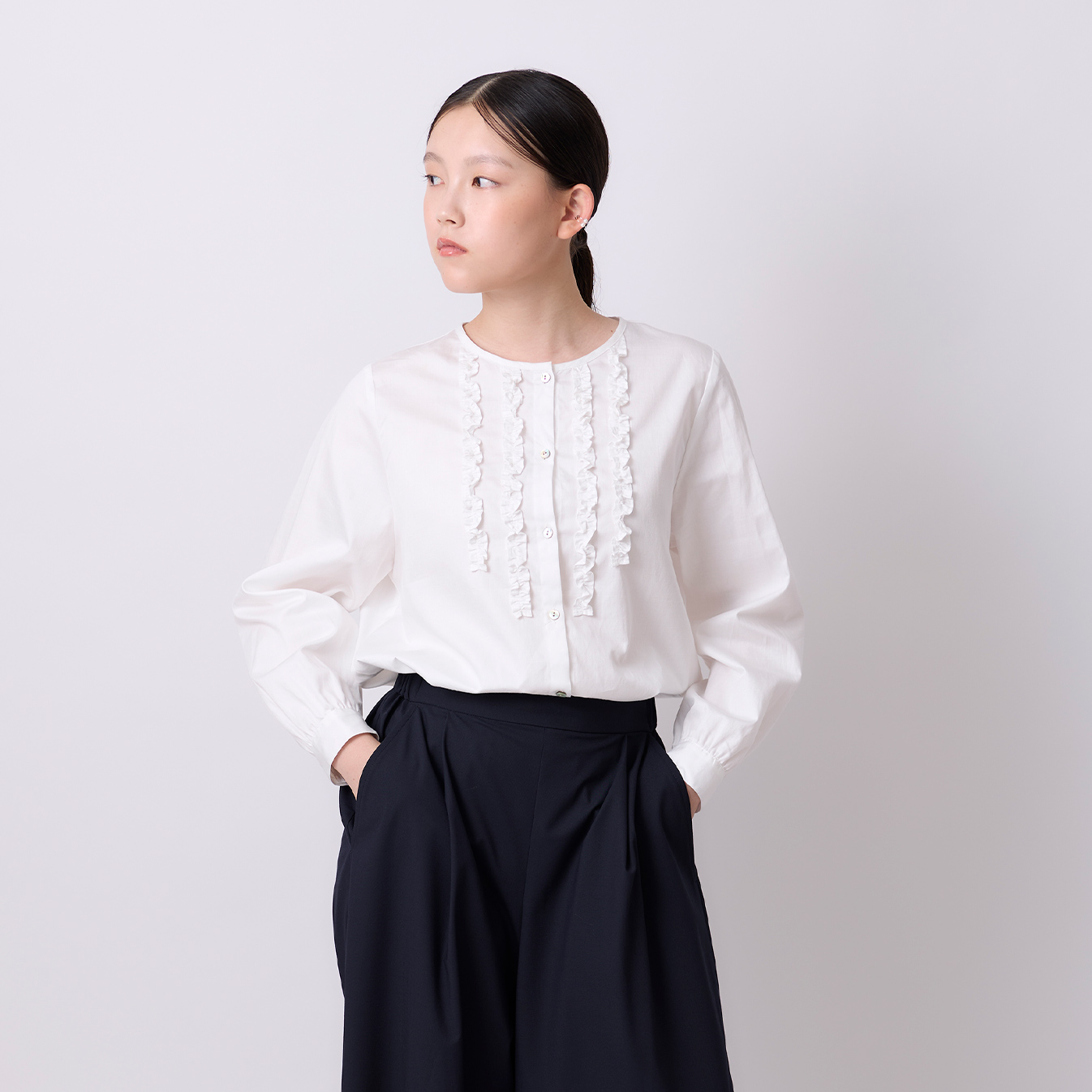サテンシルクソフト フリルブラウス